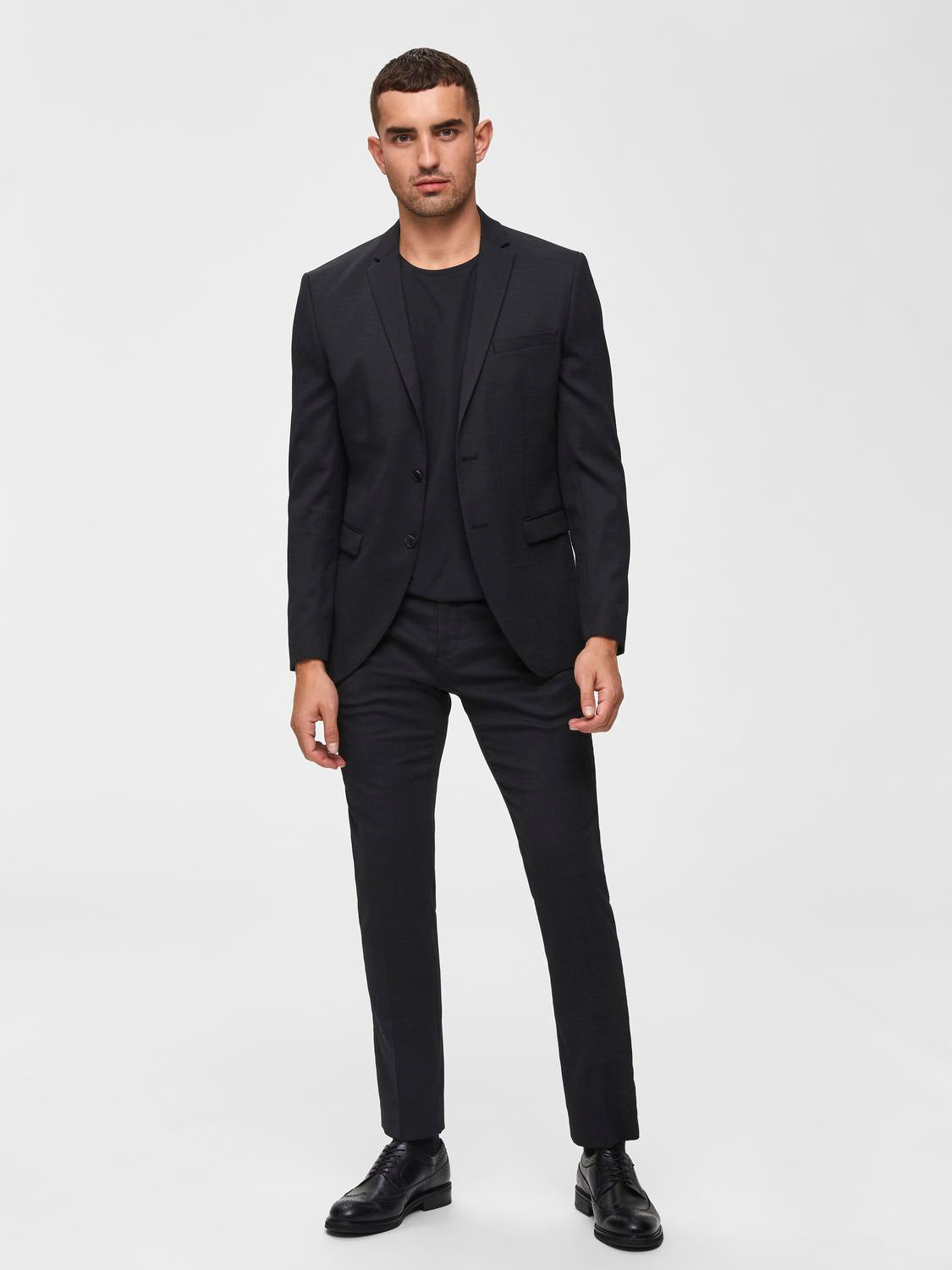 model_shot-front_full